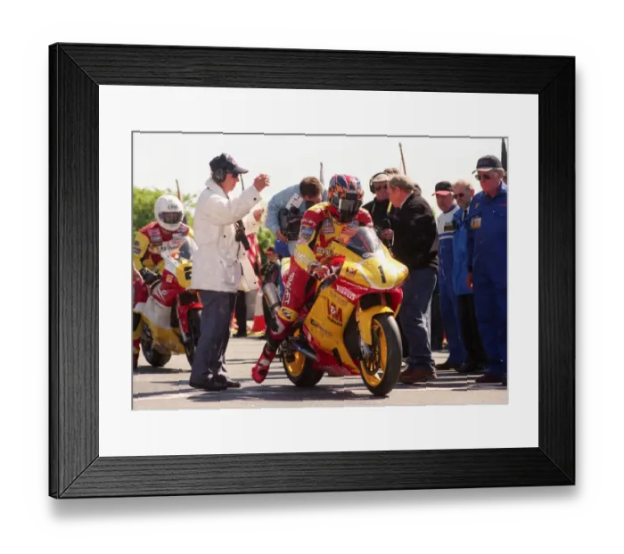 Framed Print : David Jefferies (Yamaha) 2000 Senior TT Framed Print : David Jefferies (Yamaha) 2000 Senior TT