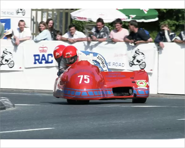 Paul Iwanski & Roger Meaden (Windle) 1992 Sidecar TT