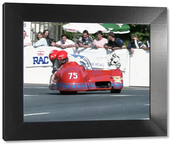 Paul Iwanski & Roger Meaden (Windle) 1992 Sidecar TT