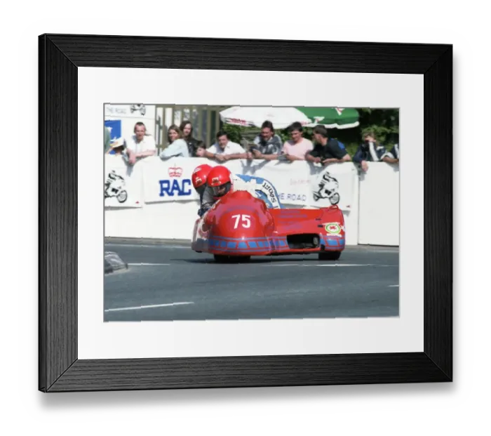 Framed Print : Paul Iwanski & Roger Meaden (Windle) 1992 Sidecar TT Framed Print : Paul Iwanski & Roger Meaden (Windle) 1992 Sidecar TT