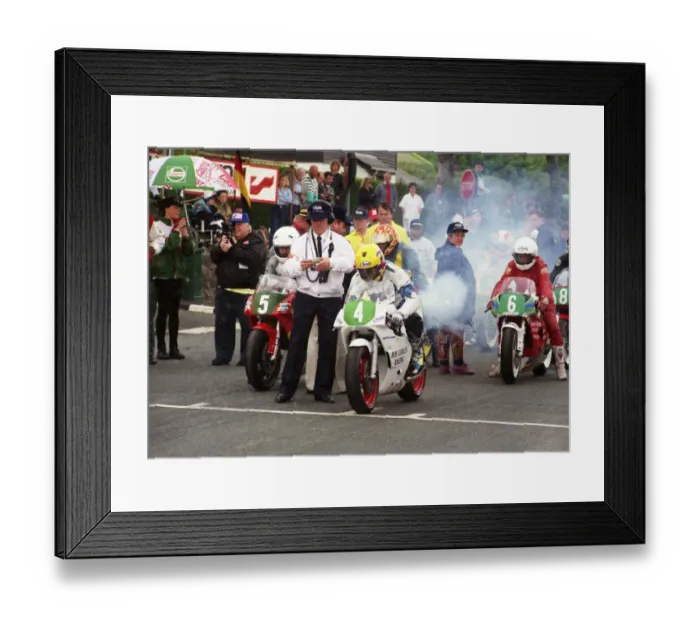 Framed Print : Ian Lougher (Yamaha) 1995 Lightweight TT Framed Print : Ian Lougher (Yamaha) 1995 Lightweight TT