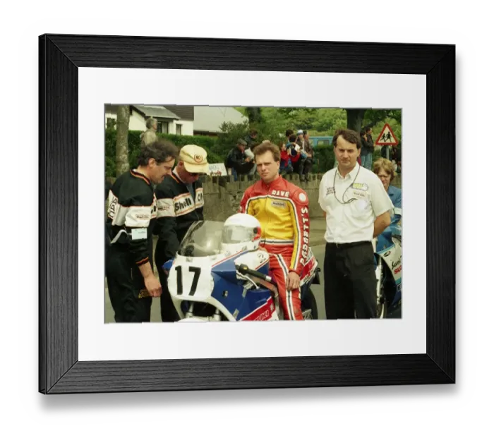 Framed Print : Dave Leach (Suzuki) 1987 Formula One TT Framed Print : Dave Leach (Suzuki) 1987 Formula One TT