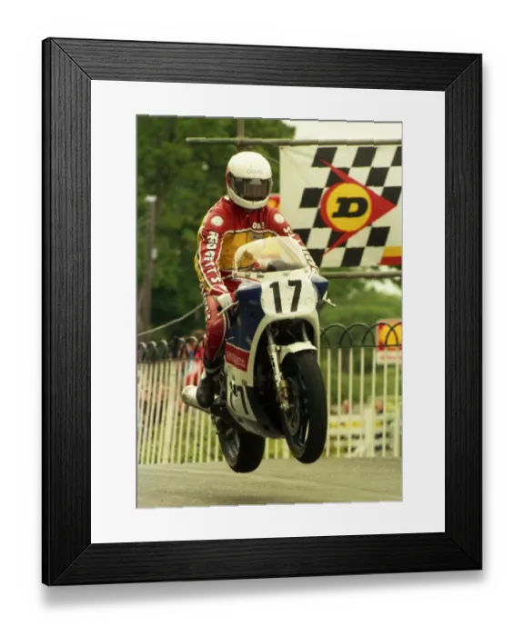 Framed Print : Dave Leach (Suzuki) 1987 Formula One TT Framed Print : Dave Leach (Suzuki) 1987 Formula One TT