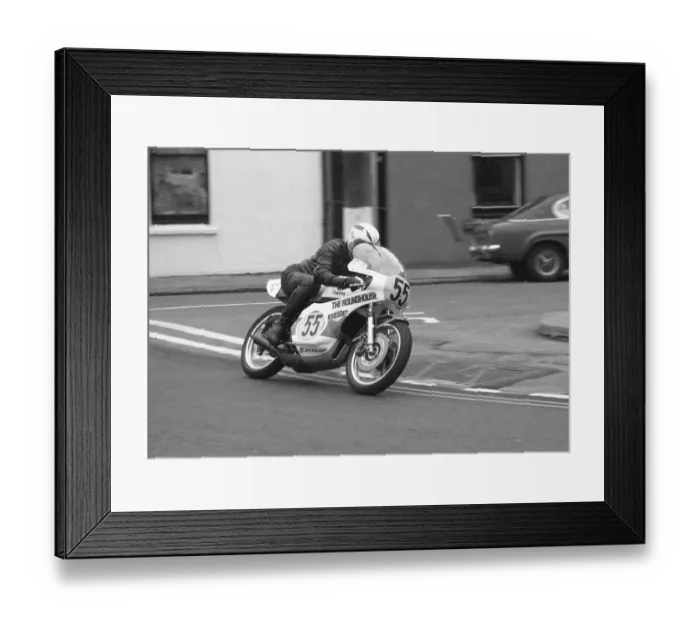Framed Print : Alan Lawton (Yamaha) 1977 Senior TT Framed Print : Alan Lawton (Yamaha) 1977 Senior TT
