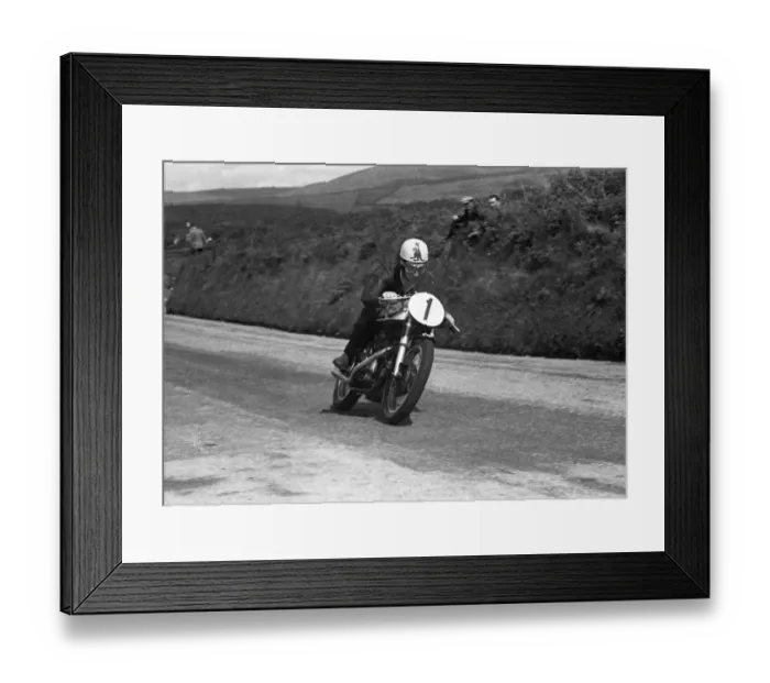 Framed Print : Kiwi Gordon Laing (Norton) 1952 Junior TT Framed Print : Kiwi Gordon Laing (Norton) 1952 Junior TT