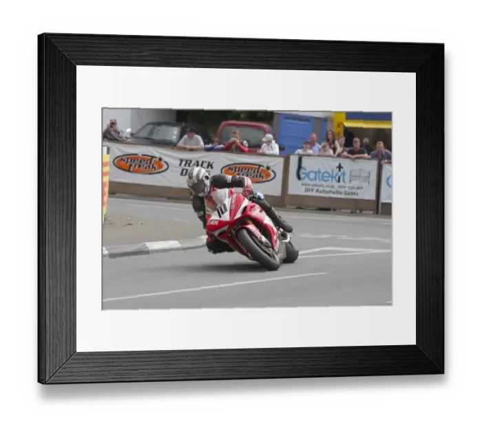 Framed Print : John McGuinness (Yamaha) 2005 Formula One TT Framed Print : John McGuinness (Yamaha) 2005 Formula One TT