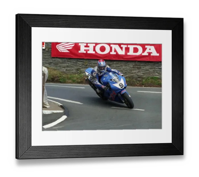 Framed Print : Philip McCallen (Yamaha); 1999 Senior TT Framed Print : Philip McCallen (Yamaha); 1999 Senior TT
