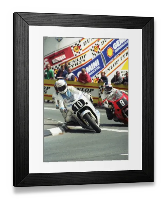 Framed Print : Phil Mellor (Suzuki) 1989 Senior TT Framed Print : Phil Mellor (Suzuki) 1989 Senior TT