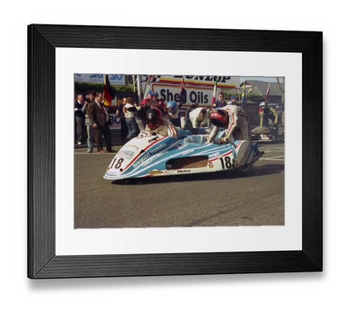 Framed Print : Dave Molyneux & Paul Kneale (Bregazzi Yamaha) 1987 Sidecar TT Framed Print : Dave Molyneux & Paul Kneale (Bregazzi Yamaha) 1987 Sidecar TT