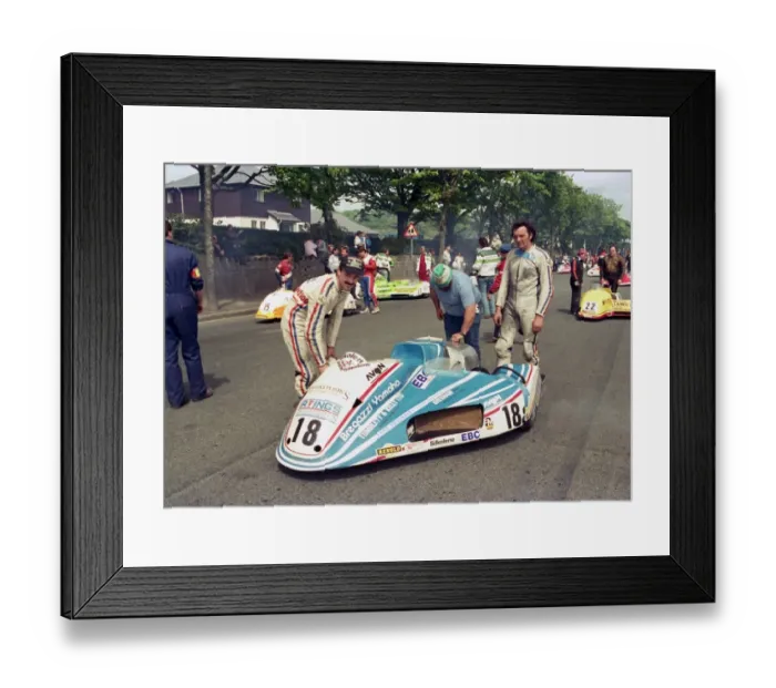 Framed Print : Dave Molyneux & Paul Kneale (Bregazzi Yamaha) 1987 Sidecar TT