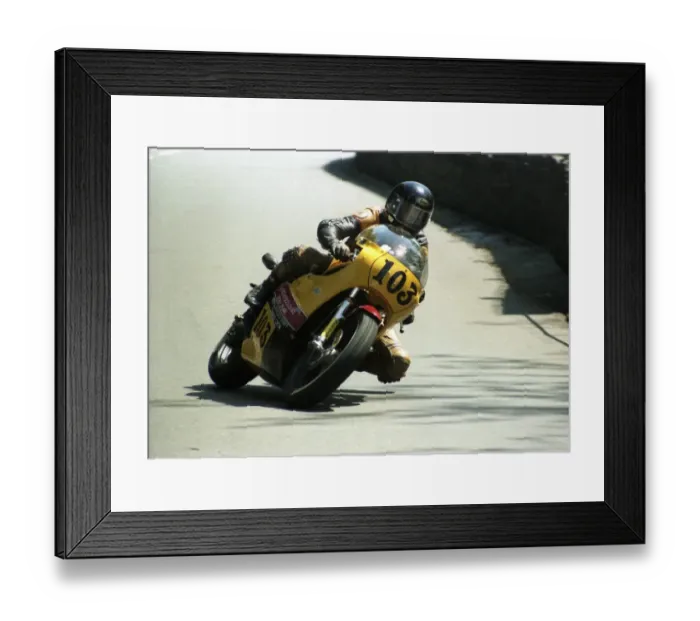 Framed Print : Dave Madsen-Mygdal (Suzuki) 1985 Senior TT