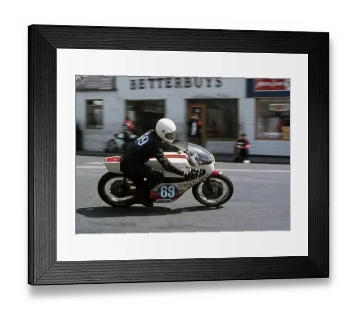 Framed Print : Bill Milne (Yamaha) 1974 Junior TT Framed Print : Bill Milne (Yamaha) 1974 Junior TT