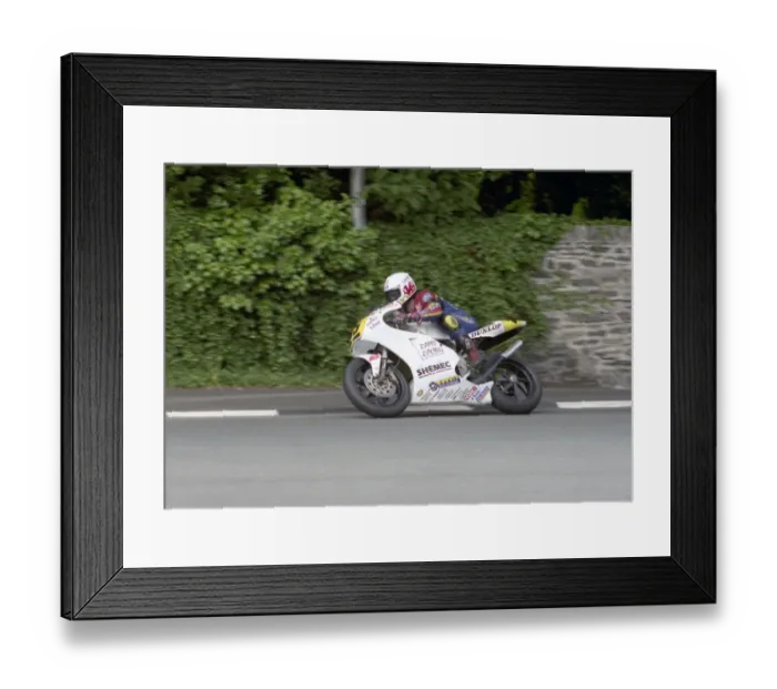 Framed Print : Paul Owen (Honda) 2004 Senior TT Framed Print : Paul Owen (Honda) 2004 Senior TT