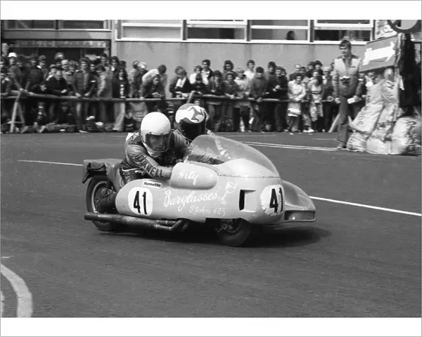 Artie Oates & Dave Skelly (Kawasaki) 1977 Sidecar TT