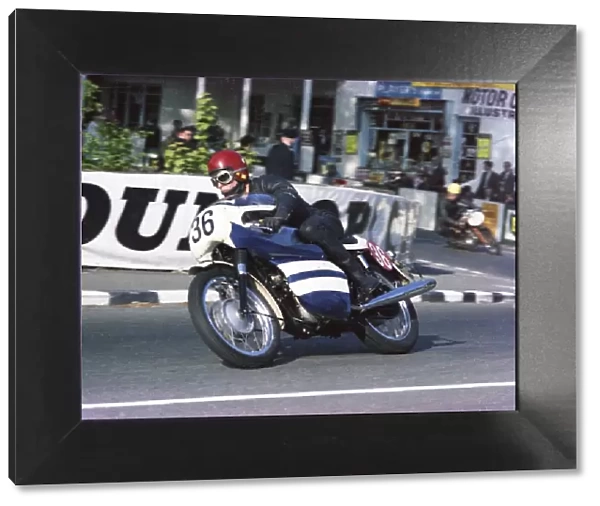 Dave Nixon (Triumph) 1967 Production 500 TT