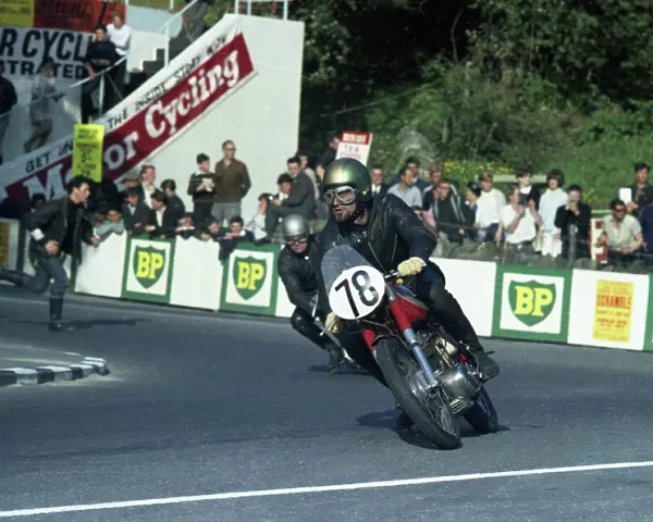 Garth Neveling (Ducati) 1967 Production 250 TT