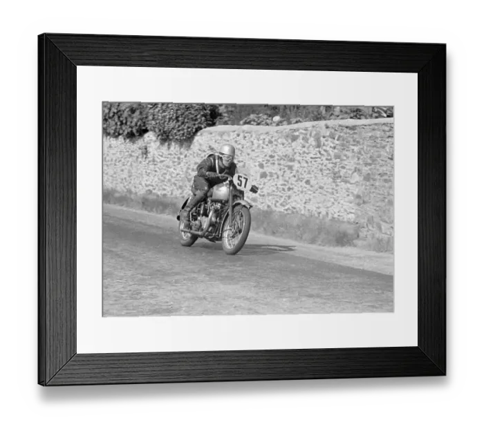 Framed Print : Russell Oldfield (Triumph) 1951 Senior Clubman TT Framed Print : Russell Oldfield (Triumph) 1951 Senior Clubman TT