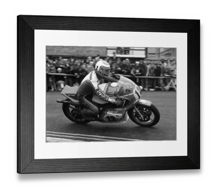 Framed Print : Steve Parrish (Suzuki) 1977 Senior TT Framed Print : Steve Parrish (Suzuki) 1977 Senior TT
