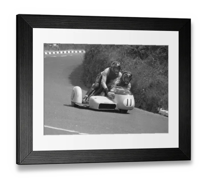 Framed Print : Gustav Pape & Franz Kallenberg (Konig) 1975 500 Sidecar TT Framed Print : Gustav Pape & Franz Kallenberg (Konig) 1975 500 Sidecar TT