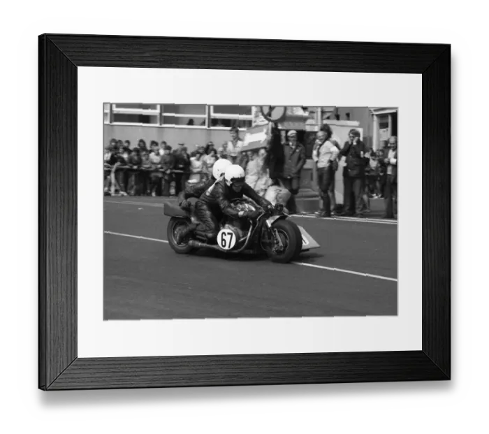 Framed Print : Robert Philpott & Michael Buxton (Laverda) 1977 Sidecar TT