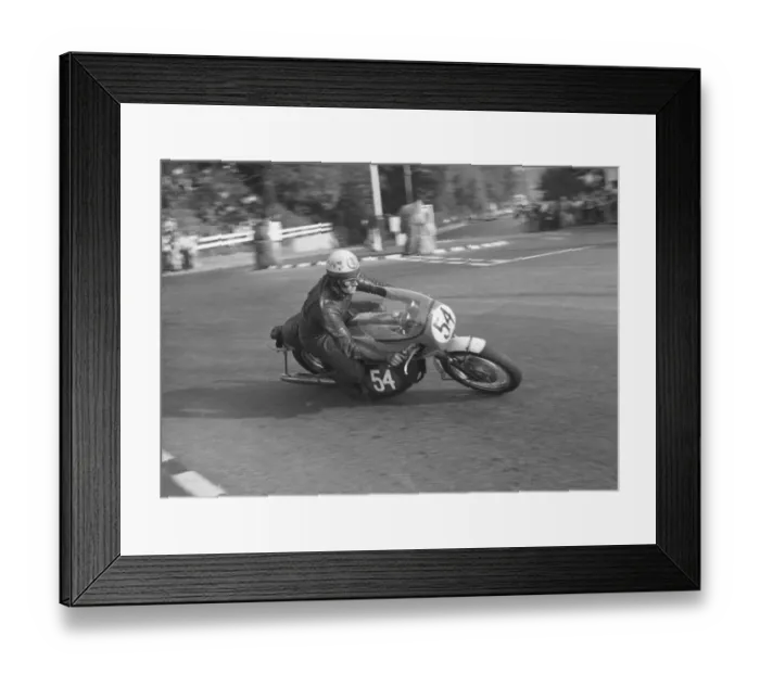 Framed Print : Gordon Pantall (Triumph) 1970 500 Production TT Framed Print : Gordon Pantall (Triumph) 1970 500 Production TT