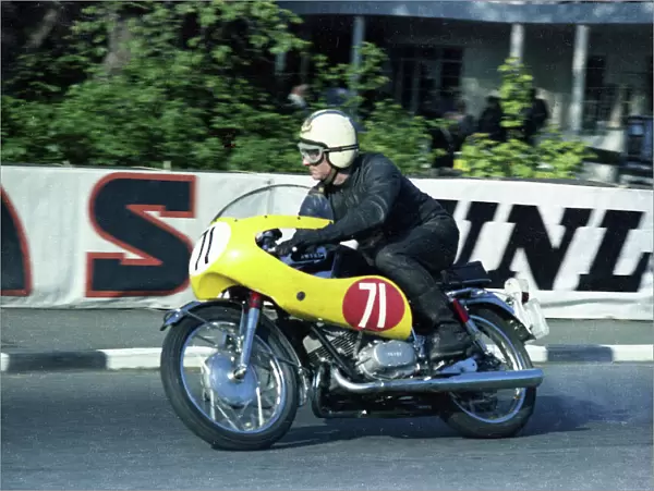 Peter Padgett (Yamaha) 1967 Production 250 TT