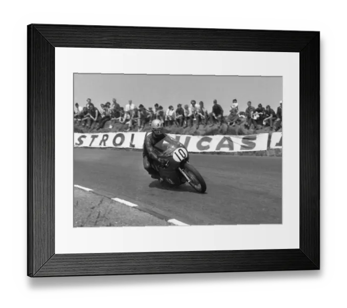 Framed Print : Renzo Pasolini (Benelli) 1967 Junior TT Framed Print : Renzo Pasolini (Benelli) 1967 Junior TT