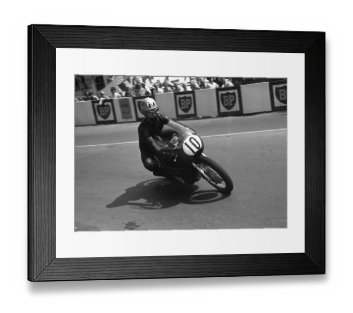 Framed Print : Renzo Pasolini (Benelli) 1967 Junior TT Framed Print : Renzo Pasolini (Benelli) 1967 Junior TT