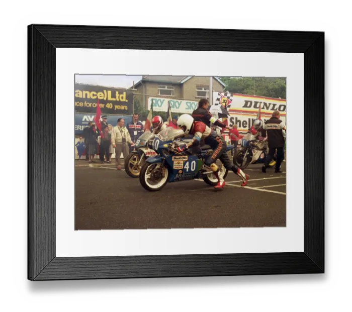 Framed Print : Ray Hanna (Yamaha) & James Rea (EMC) 1987 Junior TT Framed Print : Ray Hanna (Yamaha) & James Rea (EMC) 1987 Junior TT