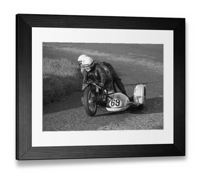 Framed Print : Derek Rumble & Vince Biggs (Rumble BSA) 1972 750 Sidecar TT Framed Print : Derek Rumble & Vince Biggs (Rumble BSA) 1972 750 Sidecar TT