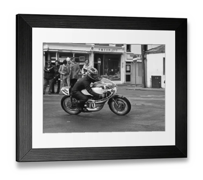 Framed Print : Tom Robinson (Yamaha) 1977 Junior TT Framed Print : Tom Robinson (Yamaha) 1977 Junior TT