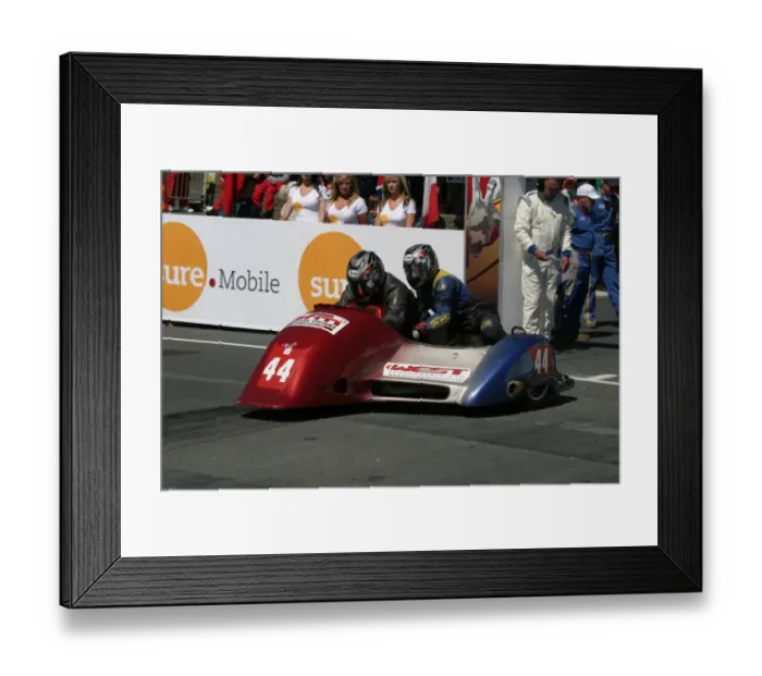 Framed Print : Wally Saunders & Eddie Kiff (Ireson Yamaha) 2008 Sidecar TT Framed Print : Wally Saunders & Eddie Kiff (Ireson Yamaha) 2008 Sidecar TT