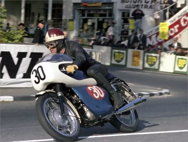 Percy Tait (Triumph) 1967 Production 500 TT