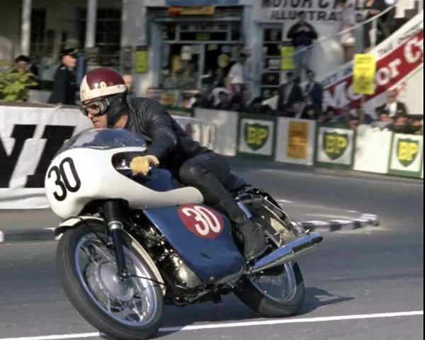 Percy Tait (Triumph) 1967 Production 500 TT