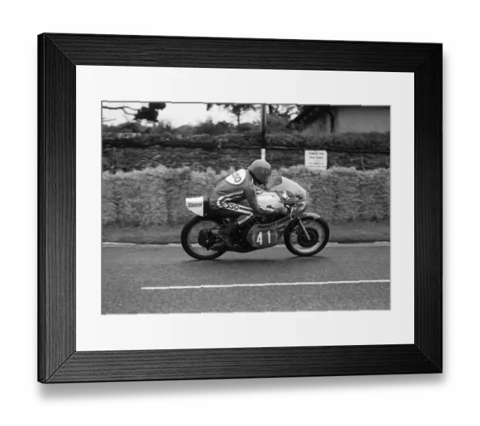 Framed Print : Roger Sutcliffe (Yamaha) 1977 Junior TT Framed Print : Roger Sutcliffe (Yamaha) 1977 Junior TT
