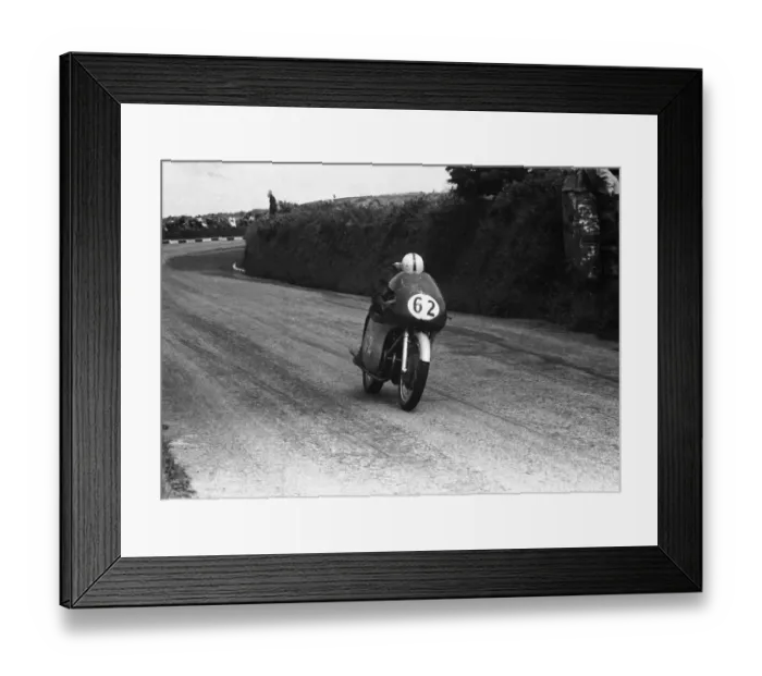 Framed Print : John Surtees (MV) 1958 Junior TT Framed Print : John Surtees (MV) 1958 Junior TT