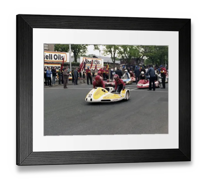 Framed Print : Jed Tennant & Maria Clarke (Suzuki) 1985 Sidecar TT Framed Print : Jed Tennant & Maria Clarke (Suzuki) 1985 Sidecar TT
