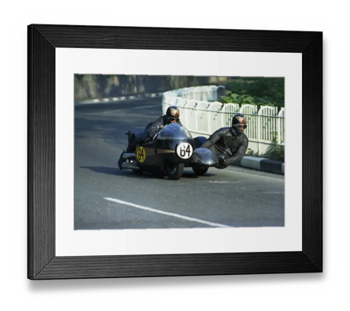 Framed Print : B R Tomlins & P T Whiteside (Triumph) 1969 750 Sidecar TT Framed Print : B R Tomlins & P T Whiteside (Triumph) 1969 750 Sidecar TT