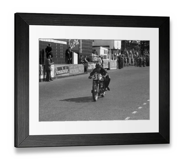 Framed Print : Dave Tutty (Norton) 1954 Junior TT Framed Print : Dave Tutty (Norton) 1954 Junior TT