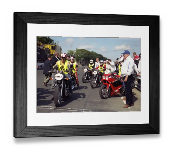 Framed Print : Frank Whiteway (Suzuki) 1990 Parade Lap Framed Print : Frank Whiteway (Suzuki) 1990 Parade Lap