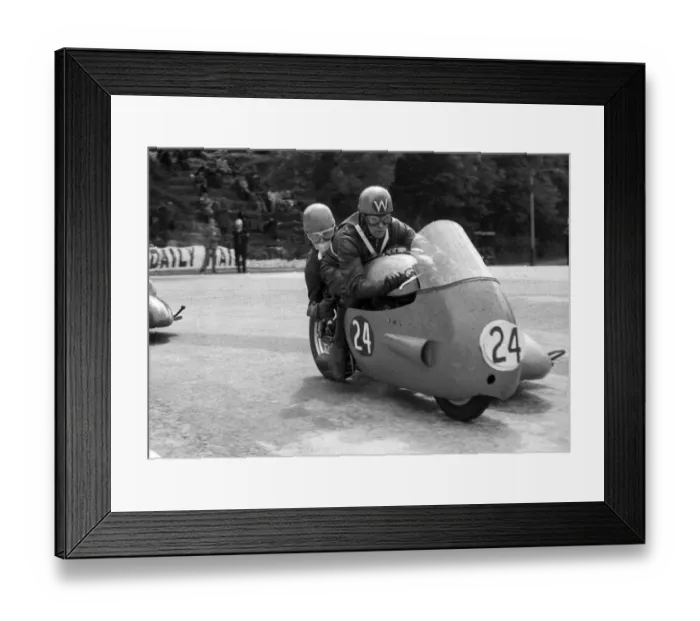Framed Print : Les Wells & Tony Cook (Norton) 1960 Sidecar TT Framed Print : Les Wells & Tony Cook (Norton) 1960 Sidecar TT