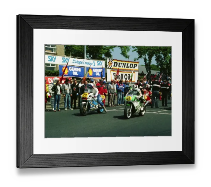 Framed Print : Steve Williams (Fowler Yamaha) and Robert Dunlop (Honda) 1988 Senior TT Framed Print : Steve Williams (Fowler Yamaha) and Robert Dunlop (Honda) 1988 Senior TT