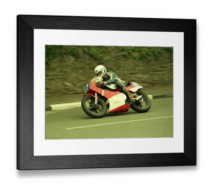 Framed Print : Tony Willis (Yamaha) 1987 Junior TT Framed Print : Tony Willis (Yamaha) 1987 Junior TT