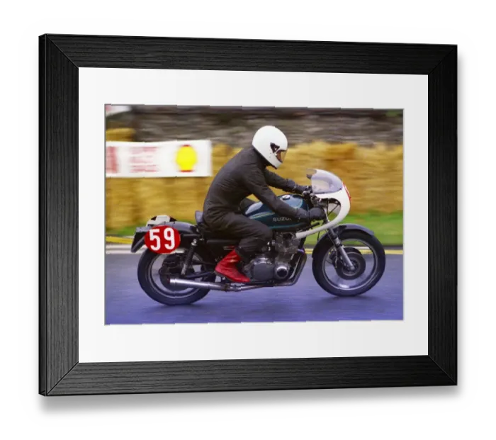 Framed Print : John Wilkinson (Suzuki) 1977 Formula One TT Framed Print : John Wilkinson (Suzuki) 1977 Formula One TT
