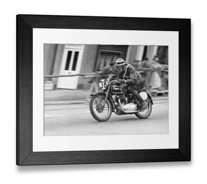 Framed Print : Willie Wilshire (Triumph) 1950 Junior Clubman TT Framed Print : Willie Wilshire (Triumph) 1950 Junior Clubman TT