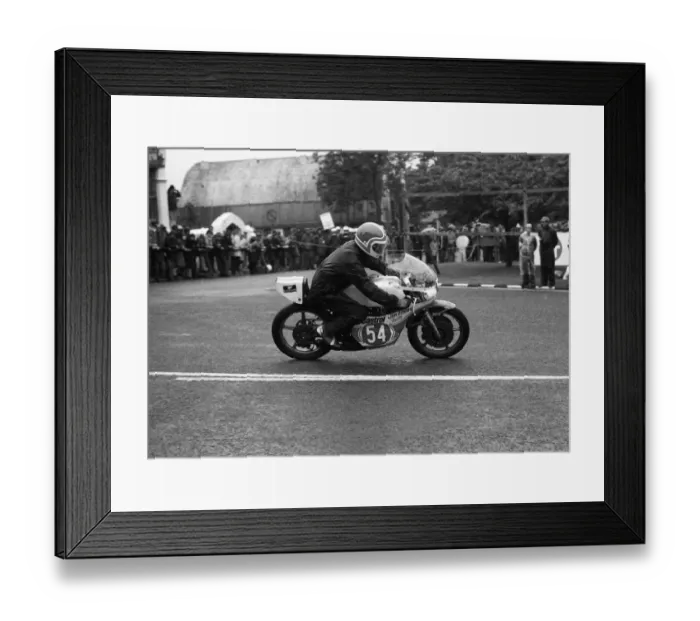 Framed Print : Tony Wood (Yamaha) 1977 Junior TT Framed Print : Tony Wood (Yamaha) 1977 Junior TT