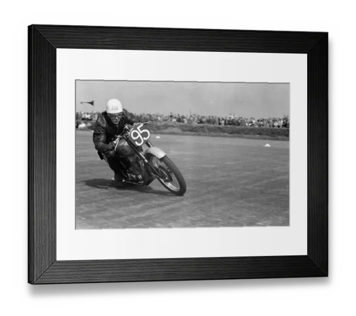 Framed Print : Derek Powell (BSA) 1952 Junior Clubman, Silverstone Saturday Framed Print : Derek Powell (BSA) 1952 Junior Clubman, Silverstone Saturday