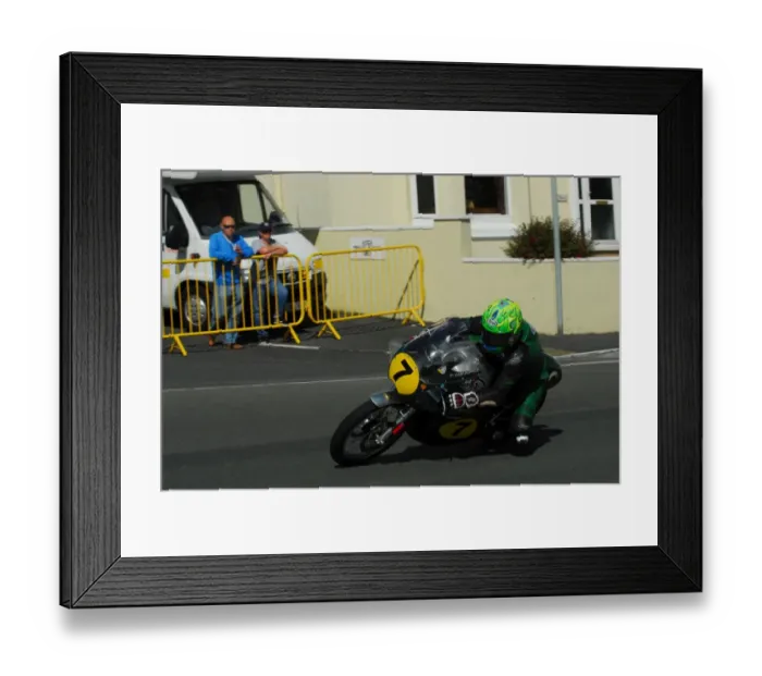 Framed Print : Cameron Donald (Egli Vincent) 2016 Senior Classic TT Framed Print : Cameron Donald (Egli Vincent) 2016 Senior Classic TT