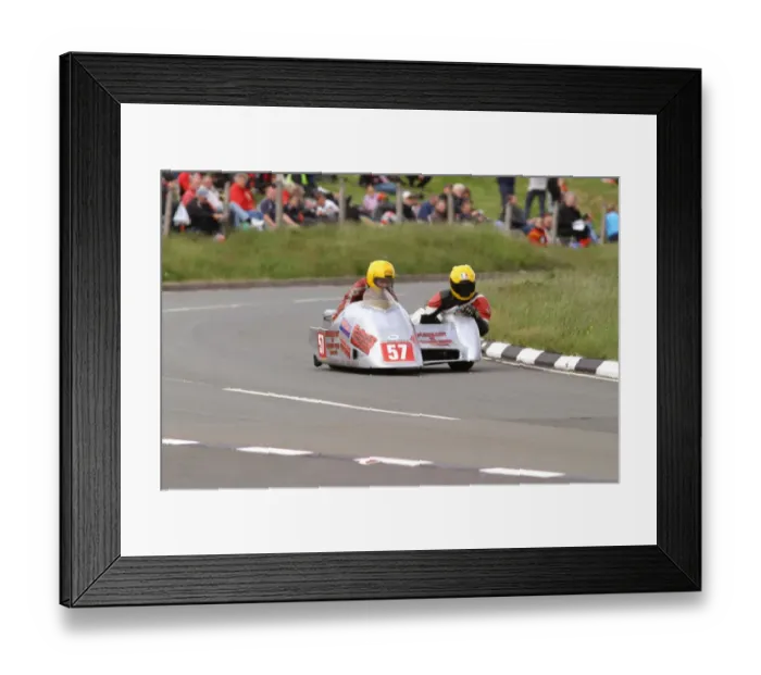 Framed Print : Barry Sloper & Mark Fitzgerald (Ireson Yamaha) 2004 Sidecar TT Framed Print : Barry Sloper & Mark Fitzgerald (Ireson Yamaha) 2004 Sidecar TT