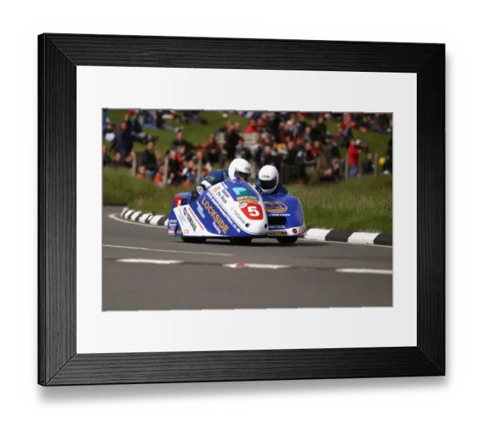 Framed Print : Steve Norbury & Scott Parnell (Shelbourne Yamaha) 2004 Sidecar TT Framed Print : Steve Norbury & Scott Parnell (Shelbourne Yamaha) 2004 Sidecar TT